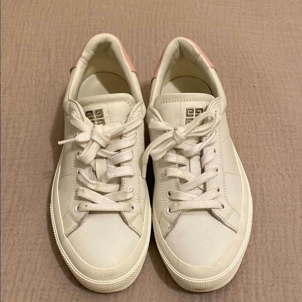 Givenchy White Leather Sneakers with Pink Heel Detail. Size 37